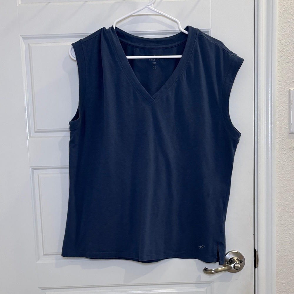 Free Fly FREELY Blue Sleeveless V-Neck Top Size Large Stretch Casual